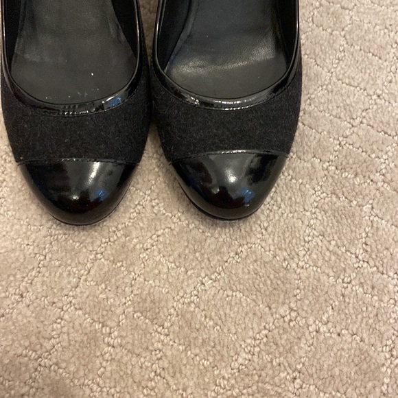 Chanel flannel and patent pump - Picture 3 of 10